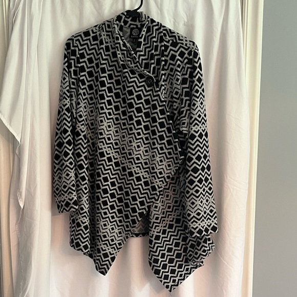 bobeau Sweaters - Woman’s 1x Bobeau one button cardigan $19